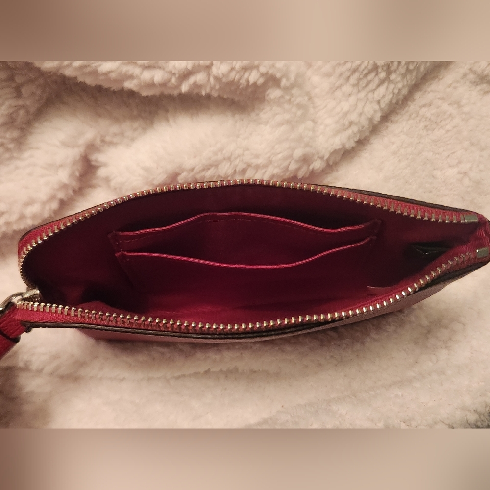 Coach Corner Zip Wristlet EUC - Picture 9 of 11